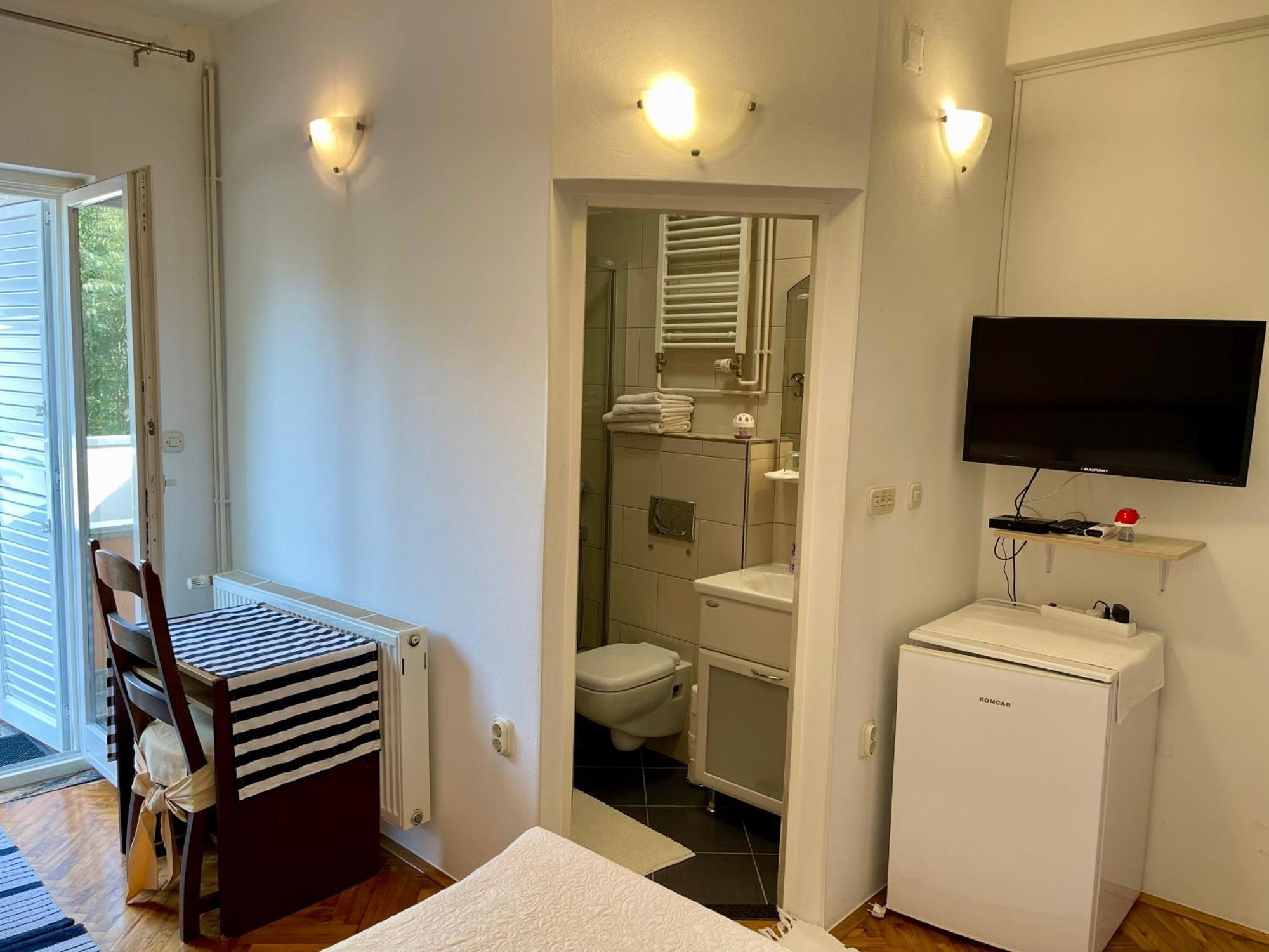 Ana Guest House Нин Екстериор снимка