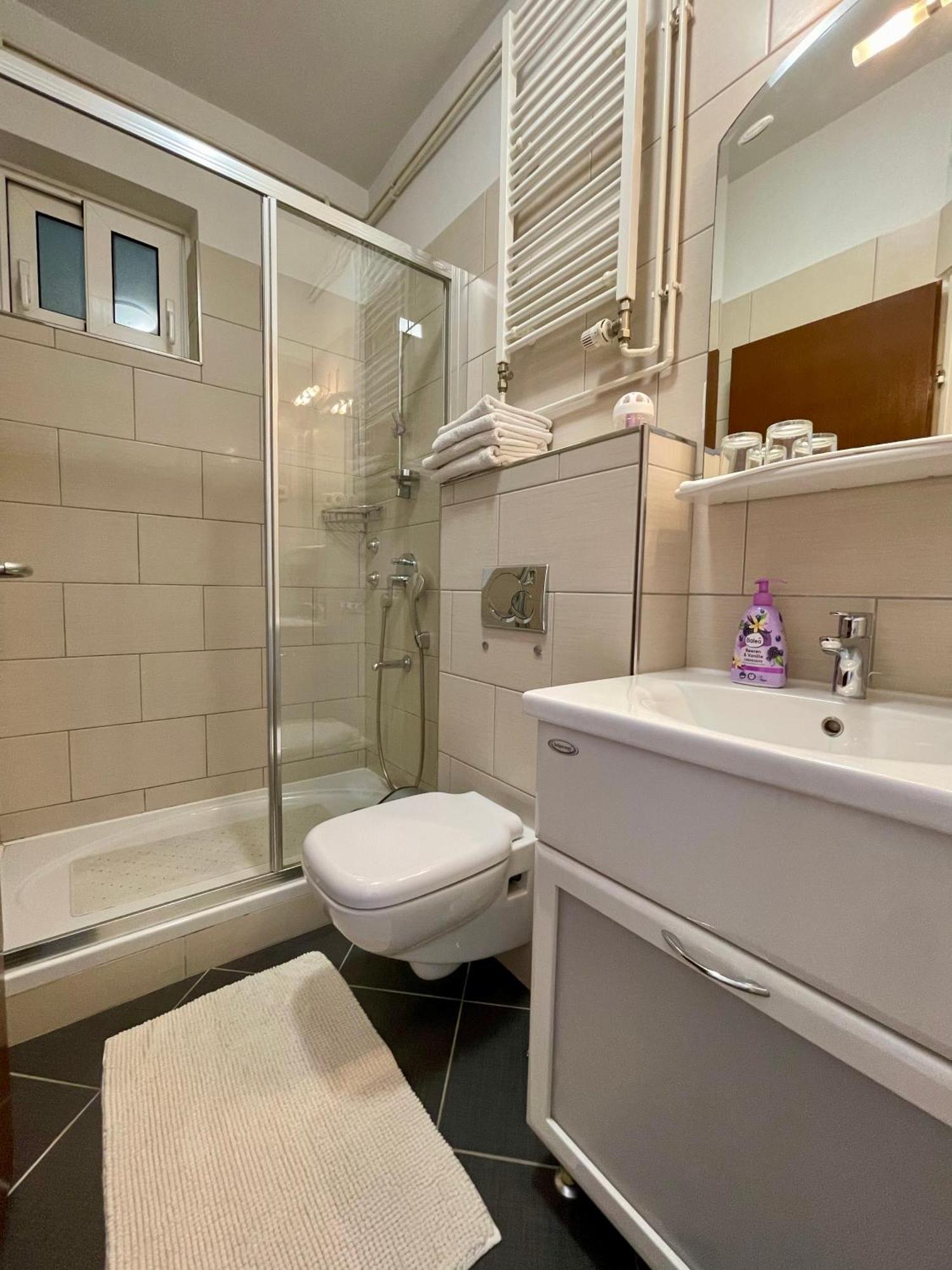 Ana Guest House Нин Екстериор снимка